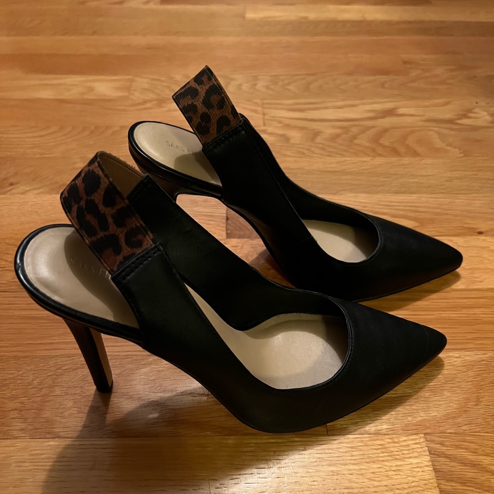 SAKS FIFTH AVENUE black leather leopard sling back - size 7 - 4” heel